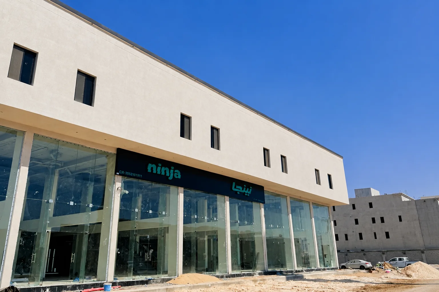 مبنى سكني تجاري ضمن أعمال شركة تعاود للمقاولات