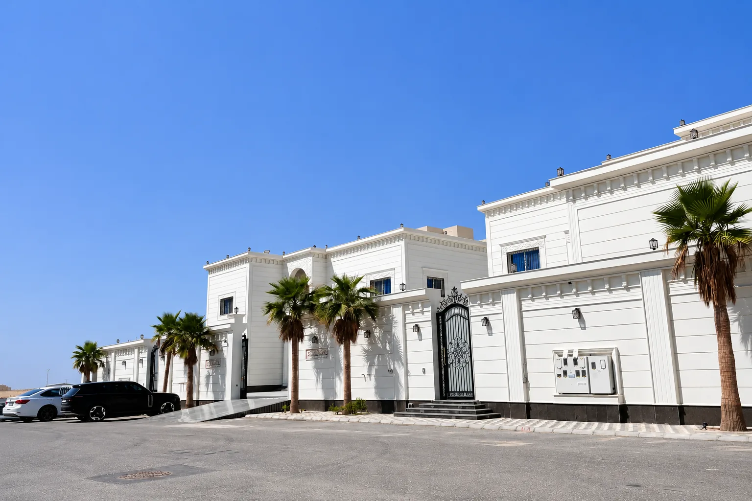 فحص وترميم واجهة مبنى سكني في الرياض